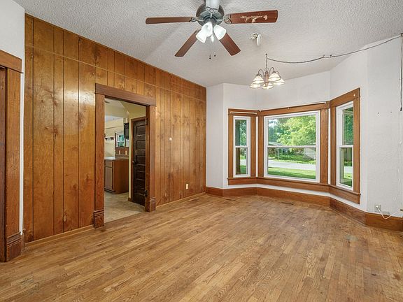 4th image of 802 N Linden St