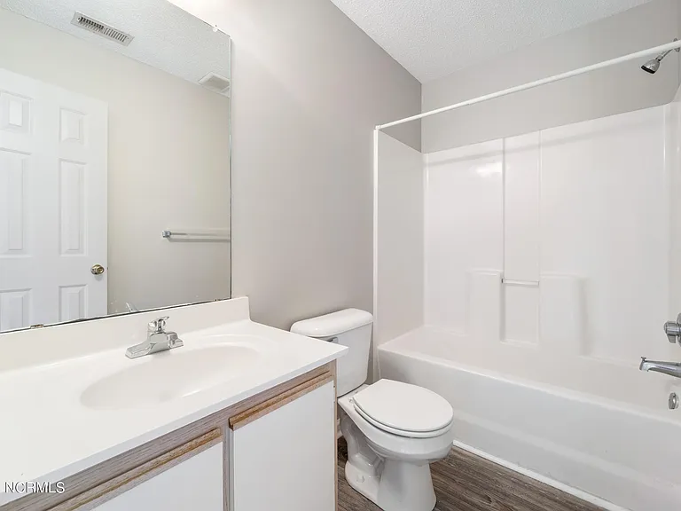 103 Pinegrove Ct — Photo 13