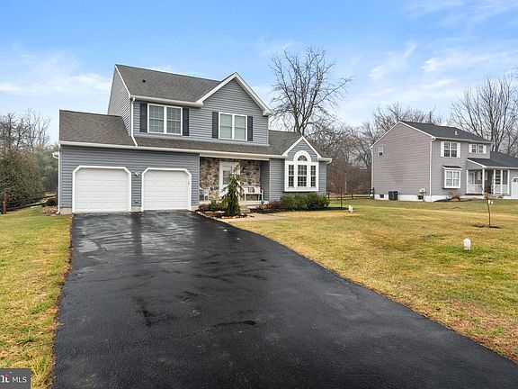 3rd image of 40 Beaver Run Rd