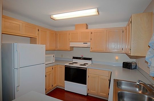 5th image of 9706 52nd Ave NE