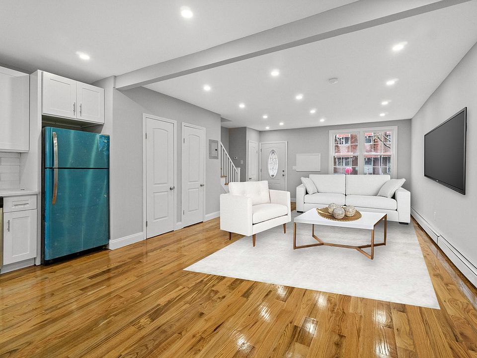 2nd image of 2420 Morgan Ave #1