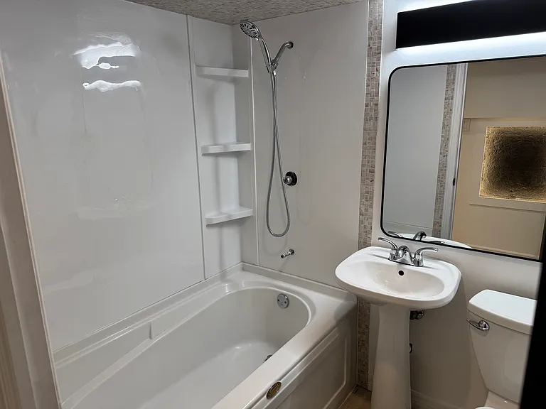 2A Tiverton Ave #2A — Photo 19