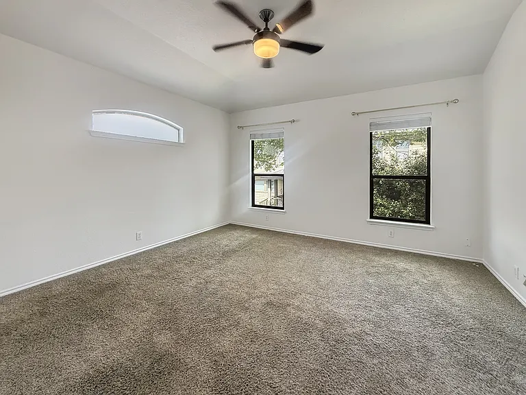 1227 Cresswell Cv — Photo 9