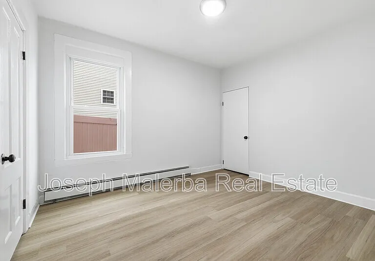 848 Bank St — Photo 48