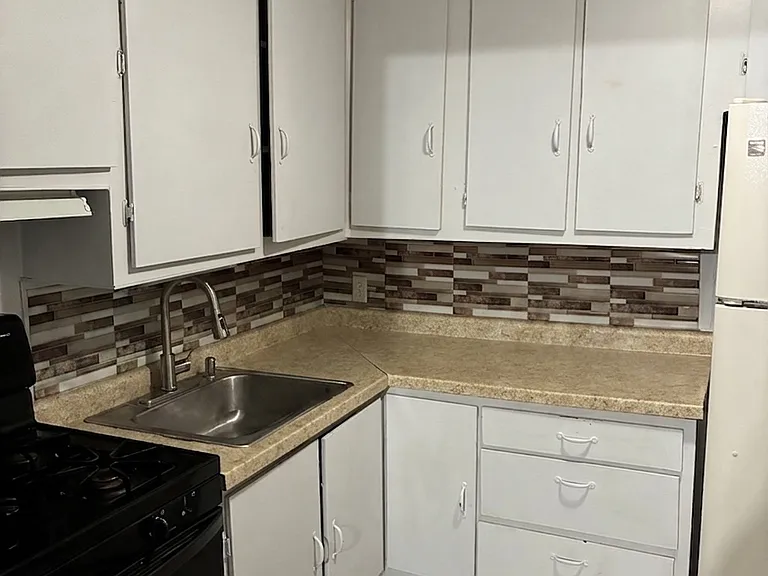 425 Liberty St — Photo 6