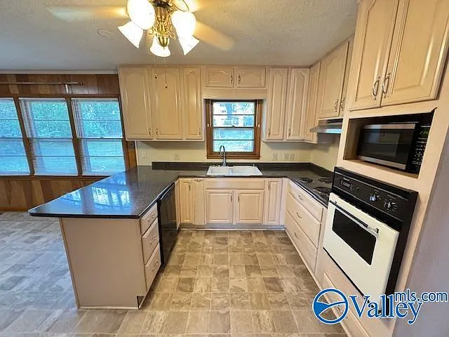 1607 Chapman Ave NE — Photo 7