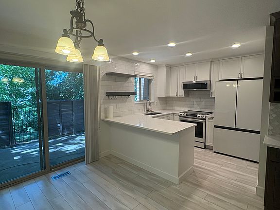 4th image of 1120 Canyon Rd APT 8