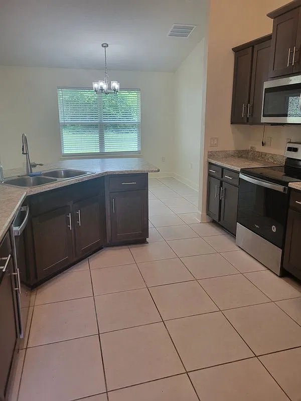 4 bed, 2.0 bath, 1745 sqft, $1,850 — Photo 4