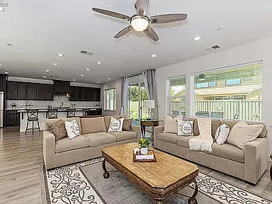 4 bed, 3394 sqft, $4,000 — Photo 4