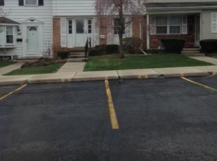 41311 Lagoon Ct, Northville, MI 48167