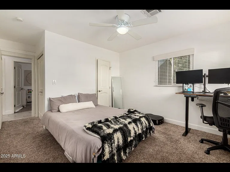 2613 E Pierson St — Photo 13