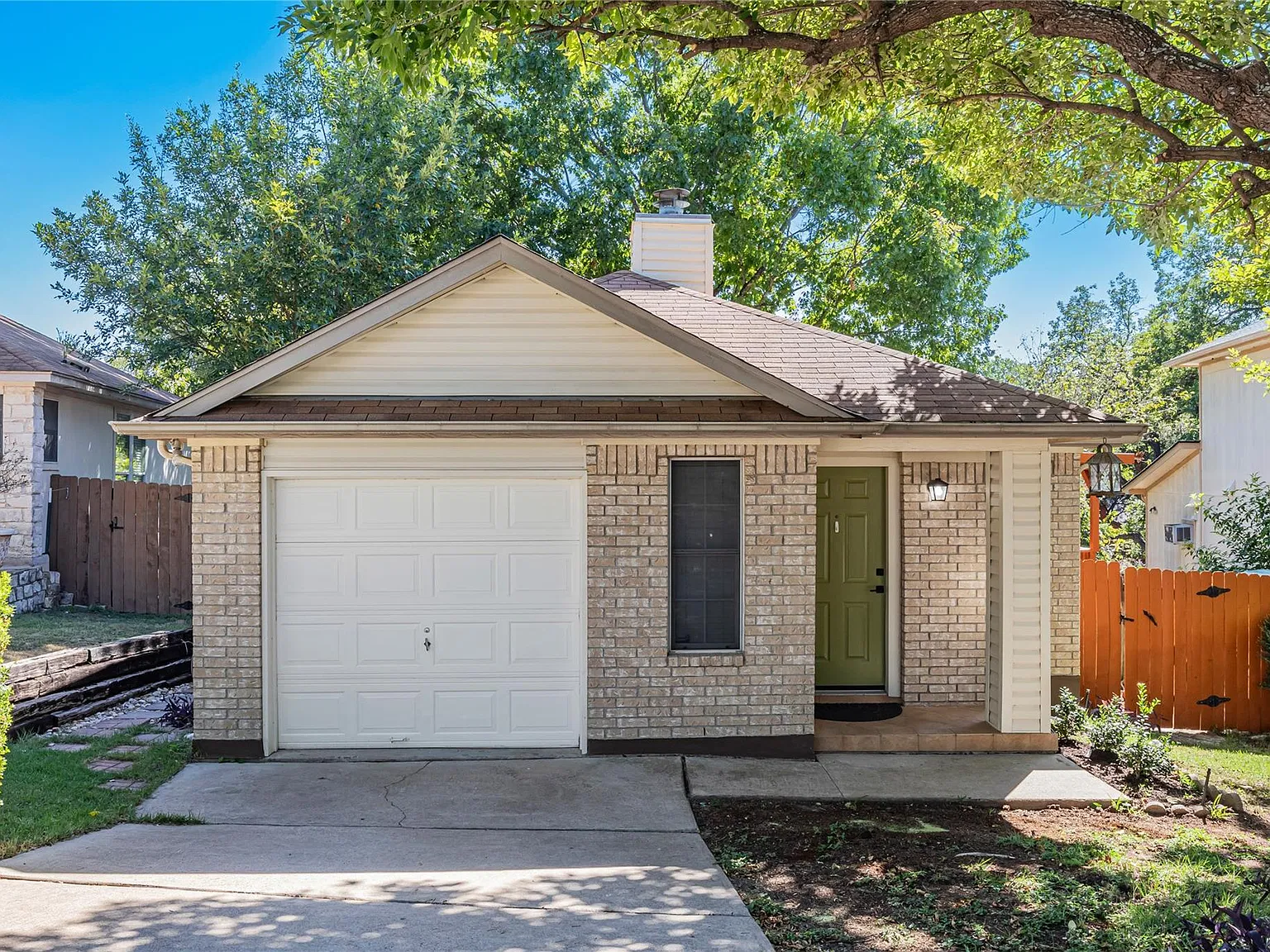 2 bed, 1.0 bath, 1007 sqft, $1,750 — Photo 1