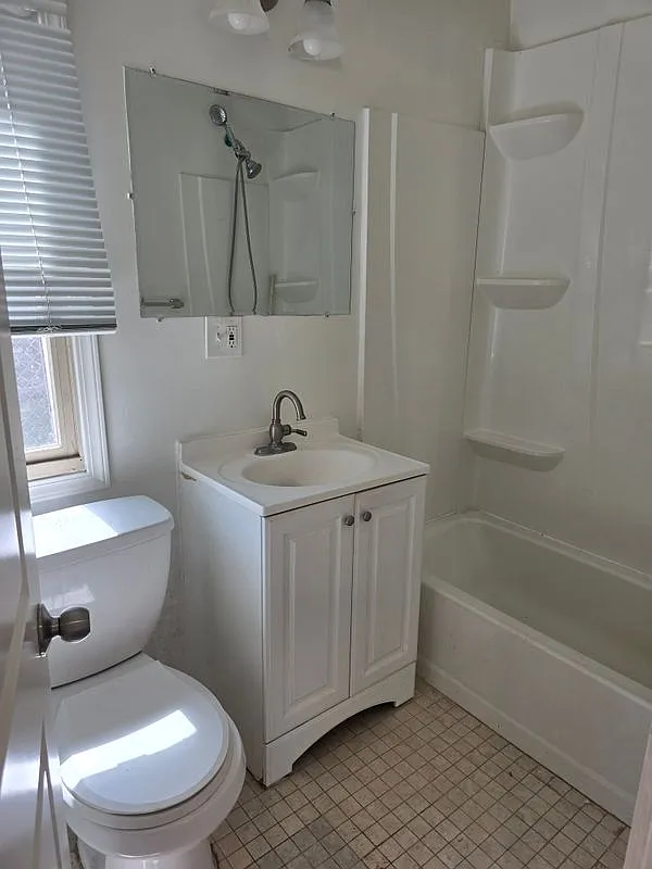 2 bed, 1.0 bath, 400 sqft, $1,950 — Photo 3