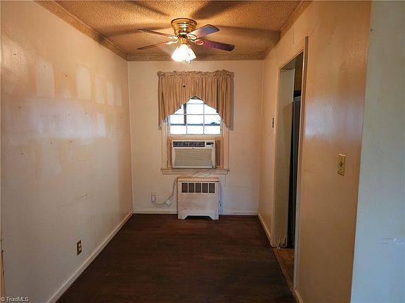 4th image of 1400 Roslyn Dr Unit 15B