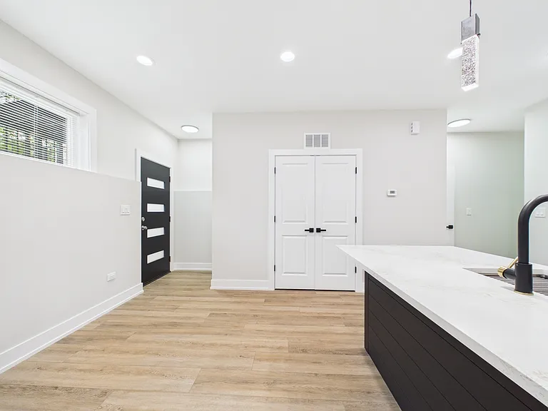 6624 S Champlain Ave #B — Photo 2