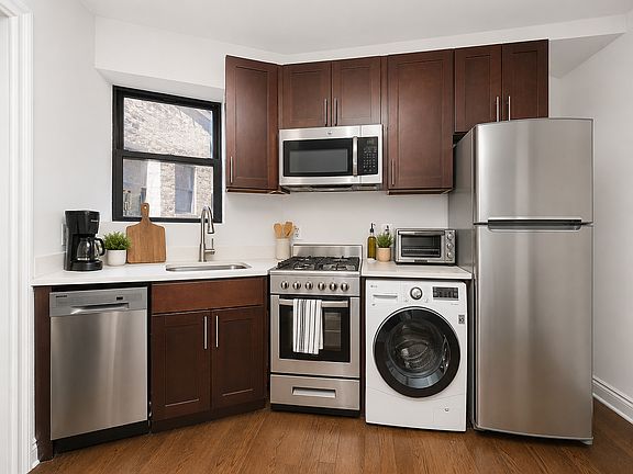 4th image of 170 E 2nd St APT 1A