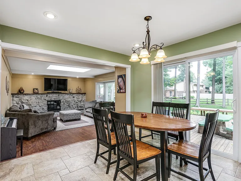 48124 Liberty Dr — Photo 16