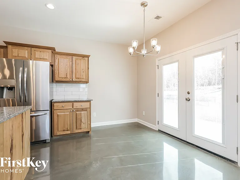 732 Ellie Dr — Photo 5
