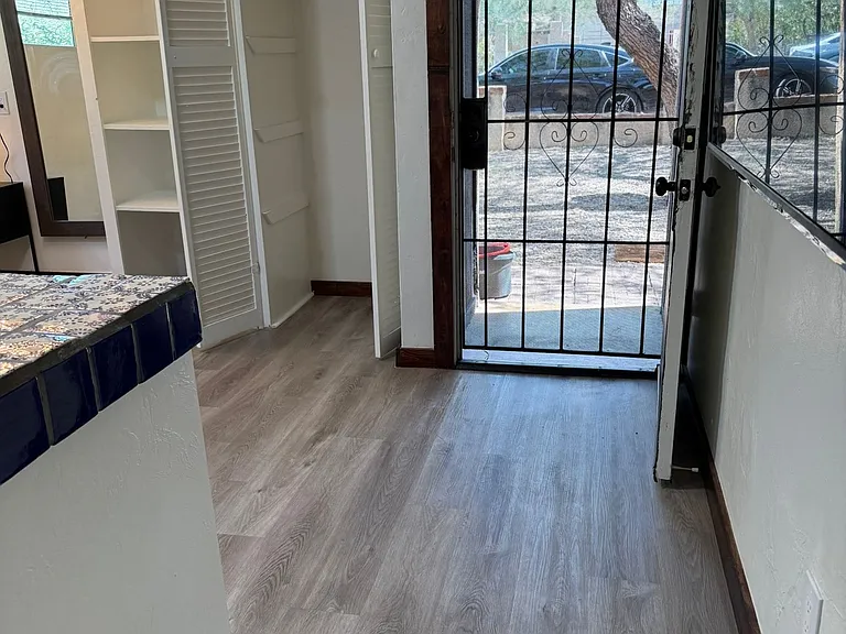 239 N Warren Ave — Photo 15