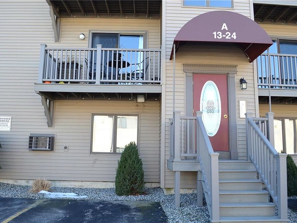 1st image of 18 Village Ct #18