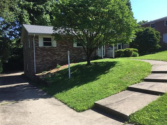 2nd image of 626 Oakridge Dr