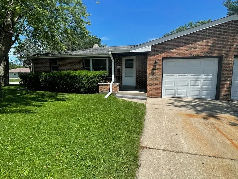 2218 W Wall St — Photo 16
