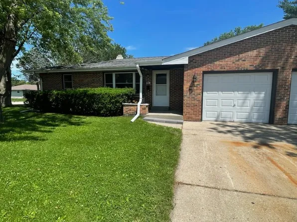 2218 W Wall St, Janesville, WI 53548