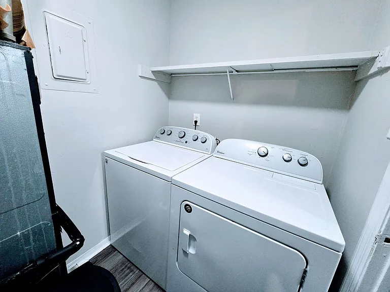 Park Lane Apartments — Photo 36