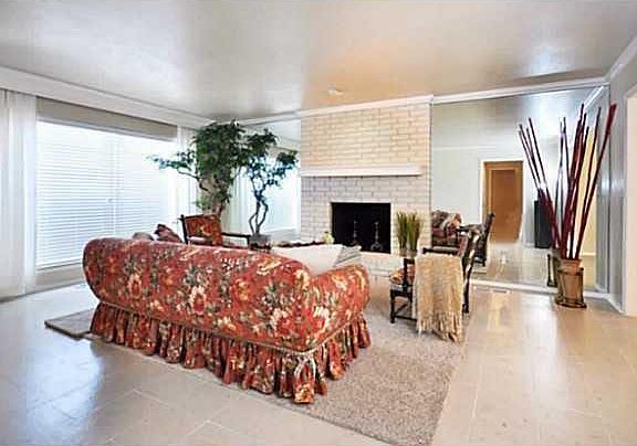 2nd image of 3022 Rosewood Ln