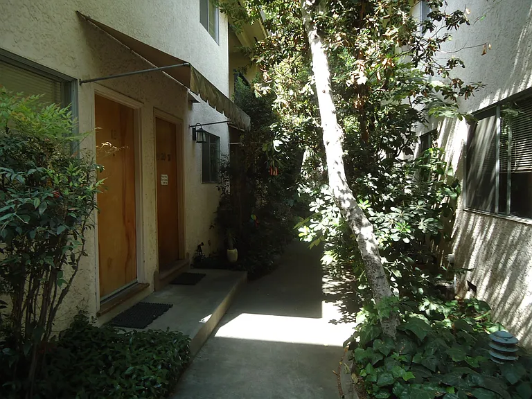 87 Glen Eyrie Ave — Photo 8