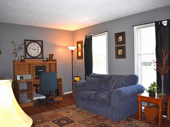 5th image of 131 Molly St