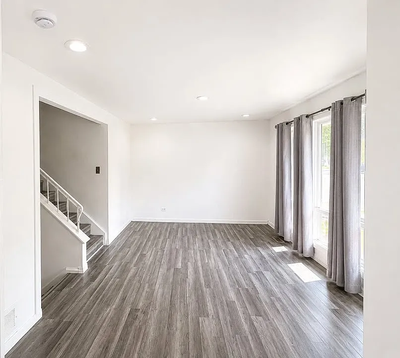 3 bed, 1253 sqft, $2,450 — Photo 2