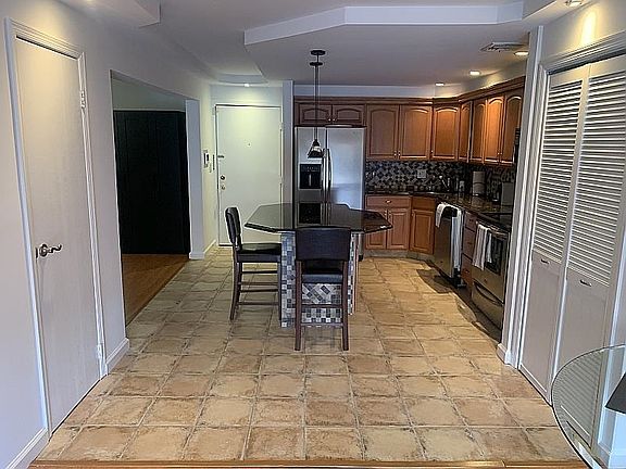 2nd image of 2001 Grand Ave APT 3G