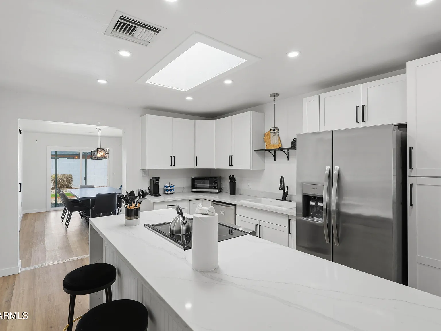 3 bed, 2.0 bath, 1782 sqft, $3,700 — Photo 2