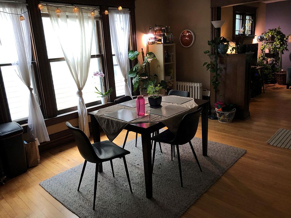 Full size dining