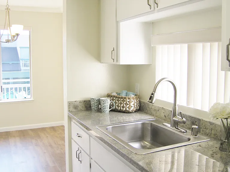 Live Oak Apartments — Photo 135