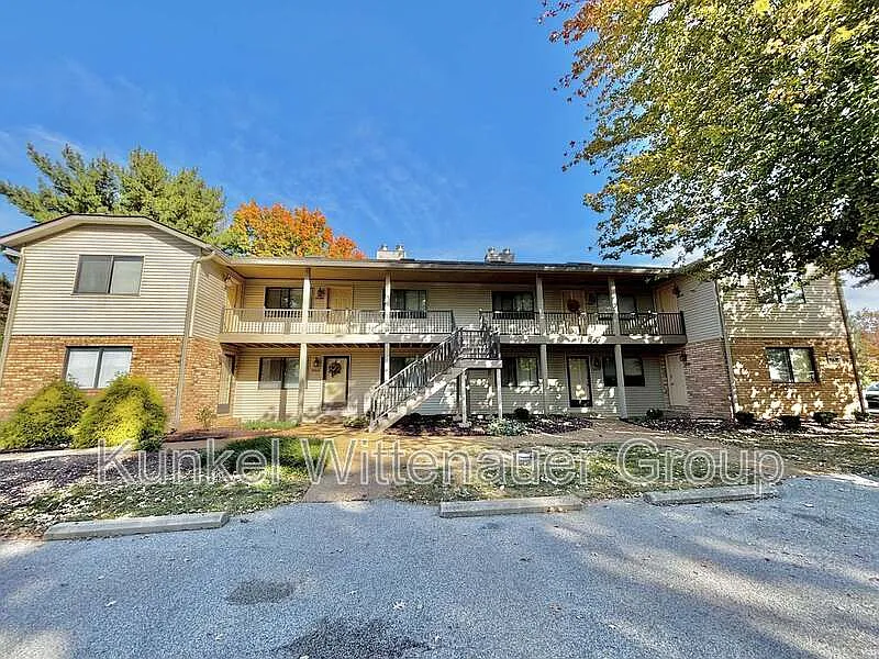 Eagle Ridge Condos — Photo 1