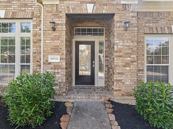 3rd image of 19518 Creek Bend Dr