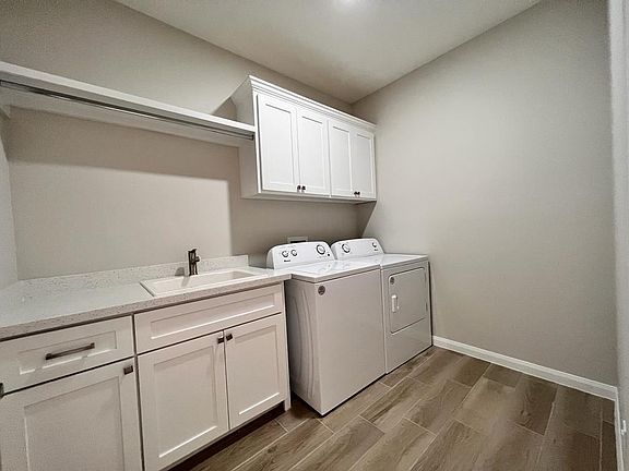 4th image of 412 W Arapaho Dr