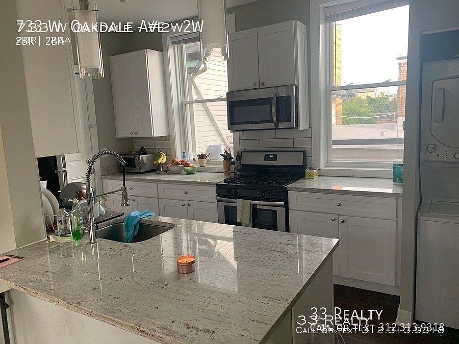1st image of 733 W Oakdale Ave #2W