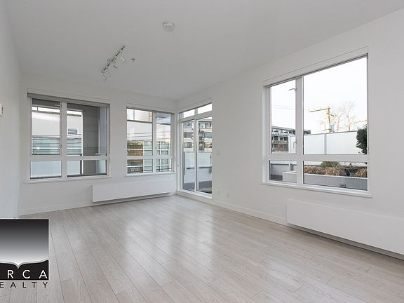 2nd image of 711 W 14th St #208