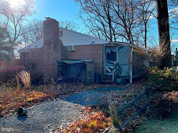 3rd image of 301 Baltimore Ave SW