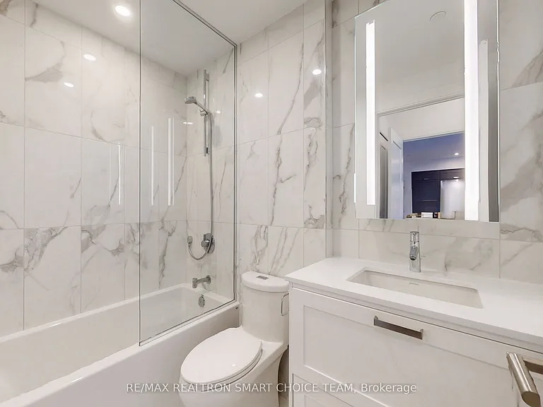 10 Inn On The Park Dr #212 — Photo 35