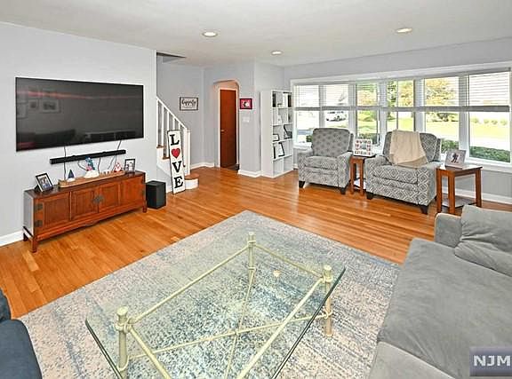 5th image of 258 Greve Dr