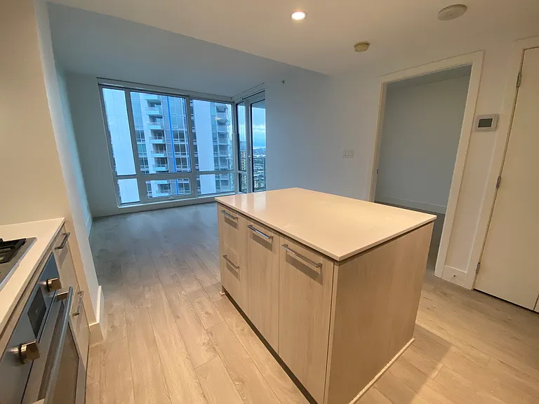 680 Seylynn Cres #1604 — Photo 6