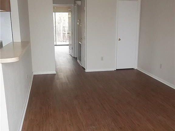 3rd image of 506 Kings Way Dr APT A