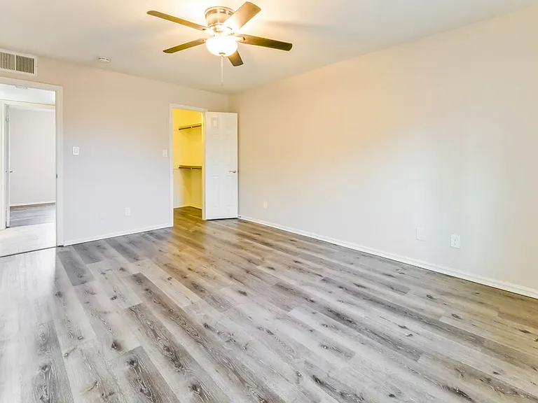 2641 E Isabella Ave — Photo 10