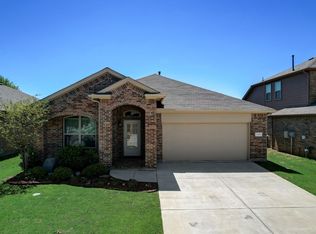 105 Red Fox Ln, Denton, TX 76210