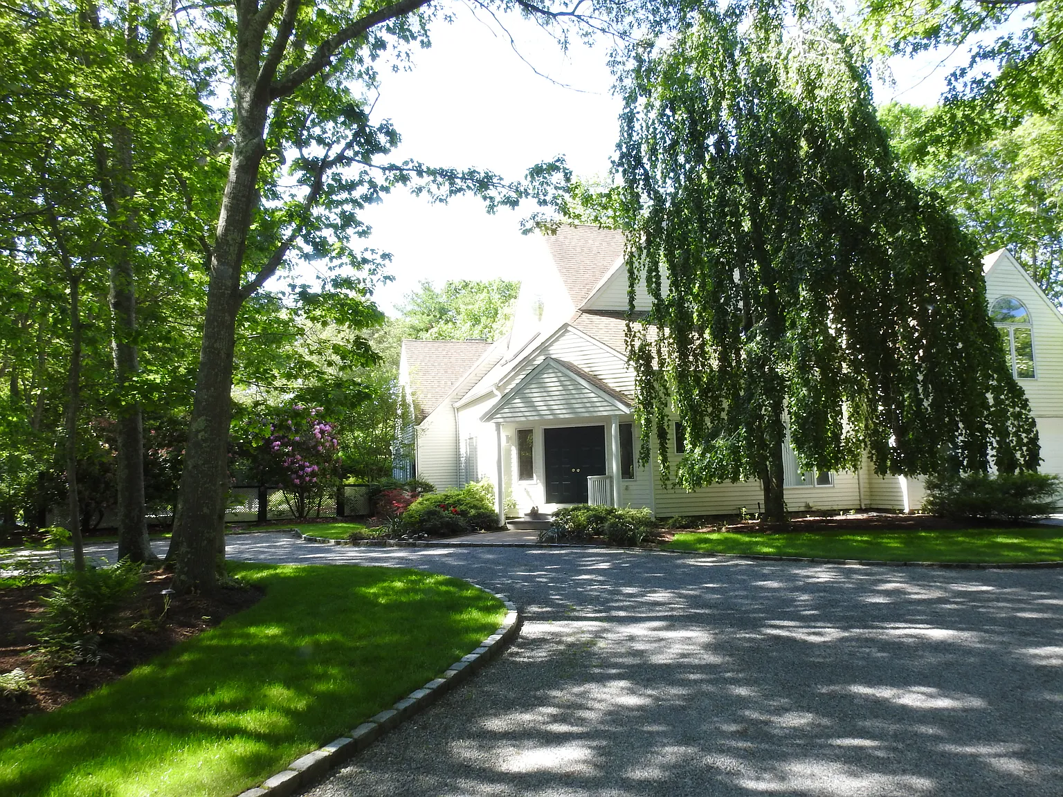 Quogue Post Modern — Photo 1