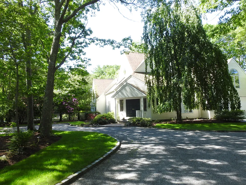 Elizabeth Ln